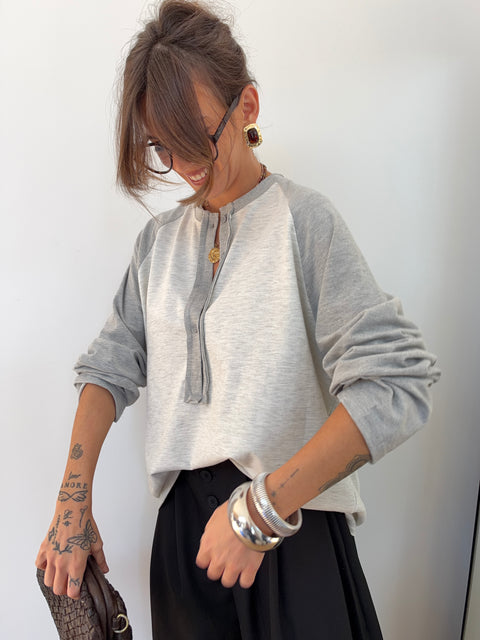 T-shirt bicolore à bouton - gris