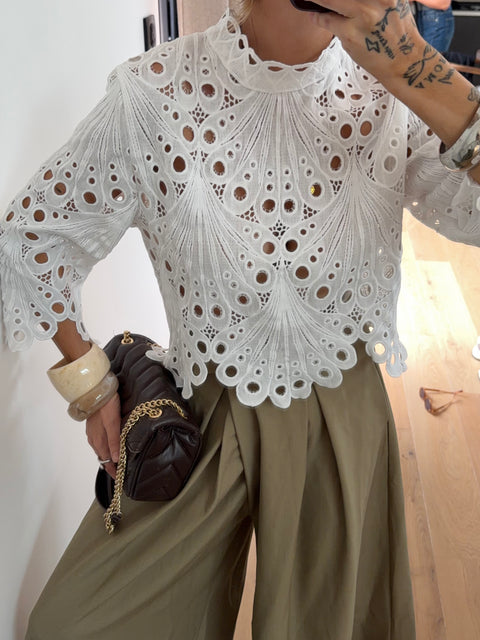Haut en broderie anglaise
