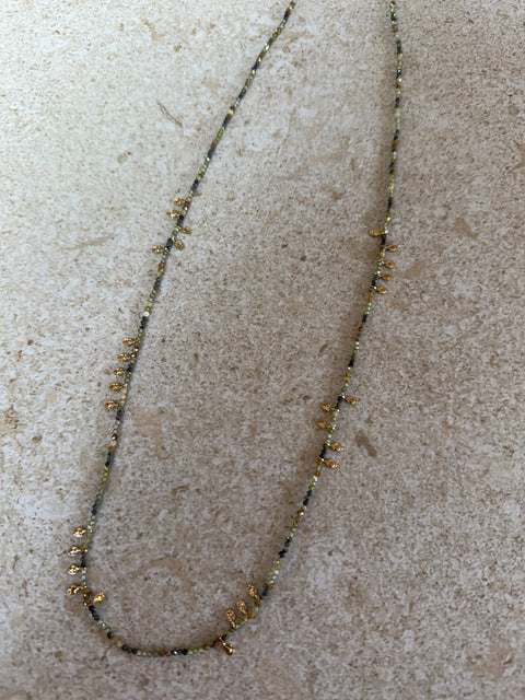 Sautoir à perles - vert kaki