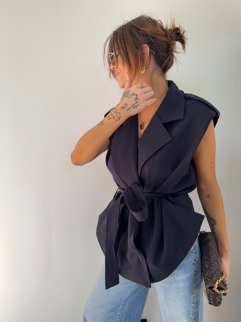 Blazer sans manche ceinturé - bleu marine