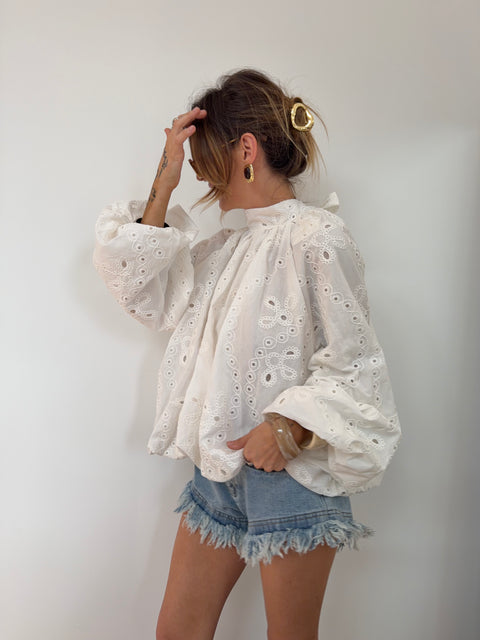 Blouse dos nu en dentelle