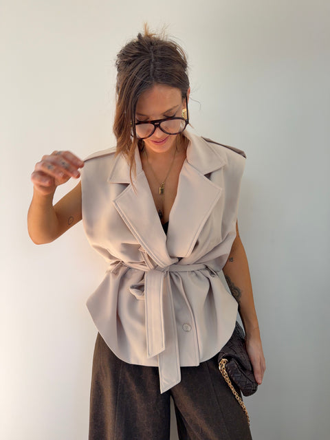 Blazer sans manche ceinturé - beige