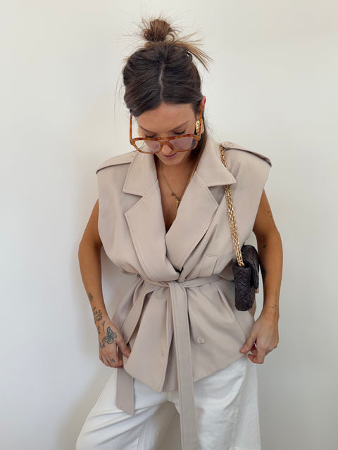 Blazer sans manche ceinturé - beige