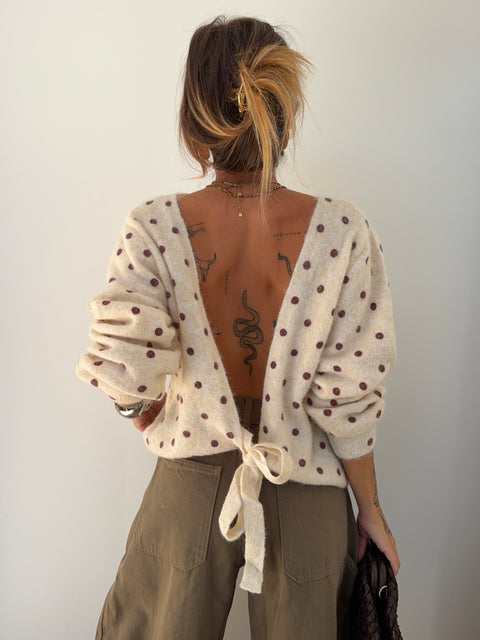 Pull dos nu à pois