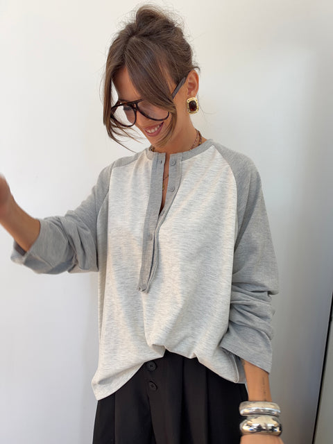 T-shirt bicolore à bouton - gris