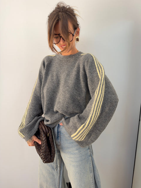 Pull gris à bandes jaune