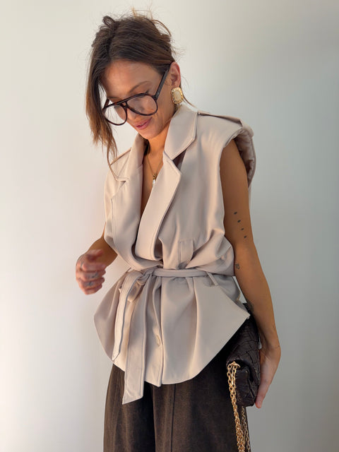 Blazer sans manche ceinturé - beige