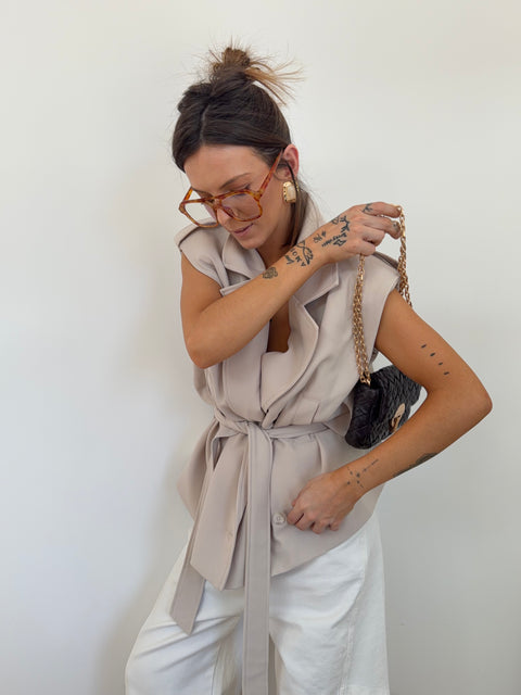 Blazer sans manche ceinturé - beige