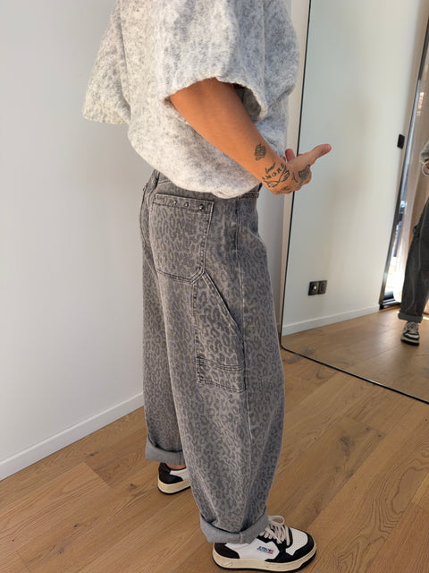 Jeans léopard gris avec clous