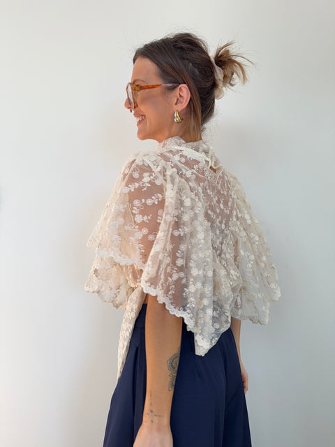 Haut à noeuds en dentelle beige