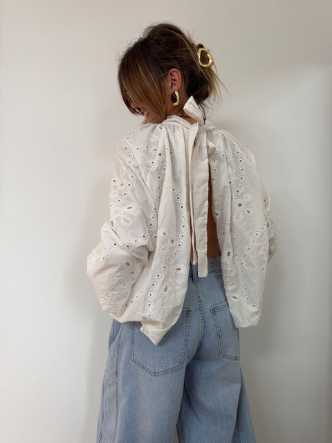 Blouse dos nu en dentelle
