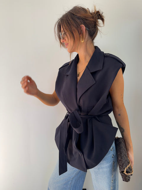 Blazer sans manche ceinturé - bleu marine