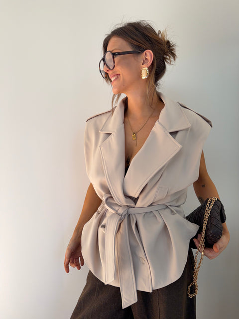 Blazer sans manche ceinturé - beige