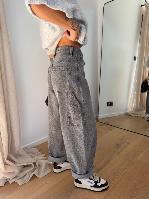 Jeans léopard gris avec clous