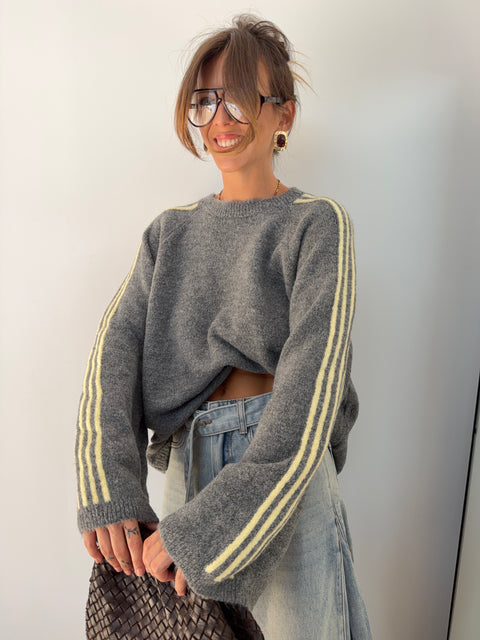 Pull gris à bandes jaune