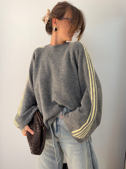 Pull gris à bandes jaune