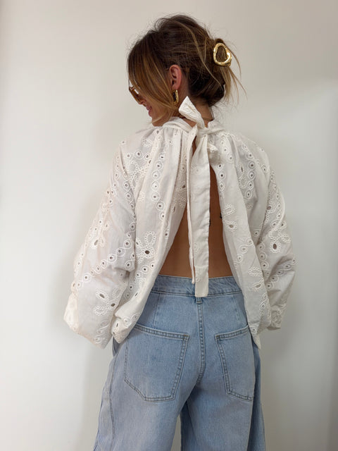 Blouse dos nu en dentelle