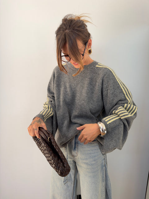 Pull gris à bandes jaune