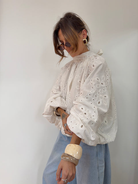 Blouse dos nu en dentelle
